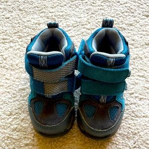 Baby/toddler hiking boots!! Great condition!!